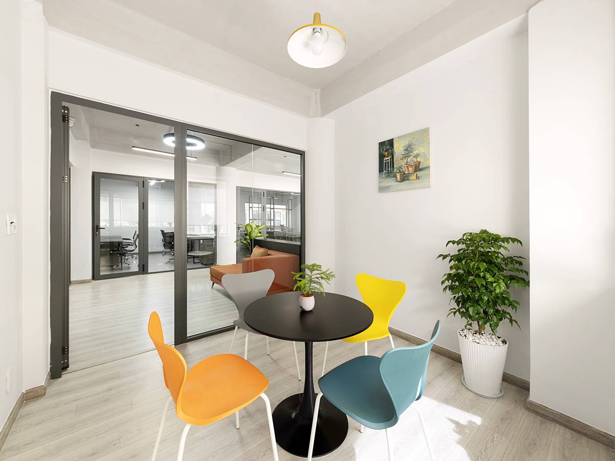 Văn phòng trọn gói tại Uniworks, 03 Ba Tháng Hai, Phường 11, Quận 10 - Vlook.vn