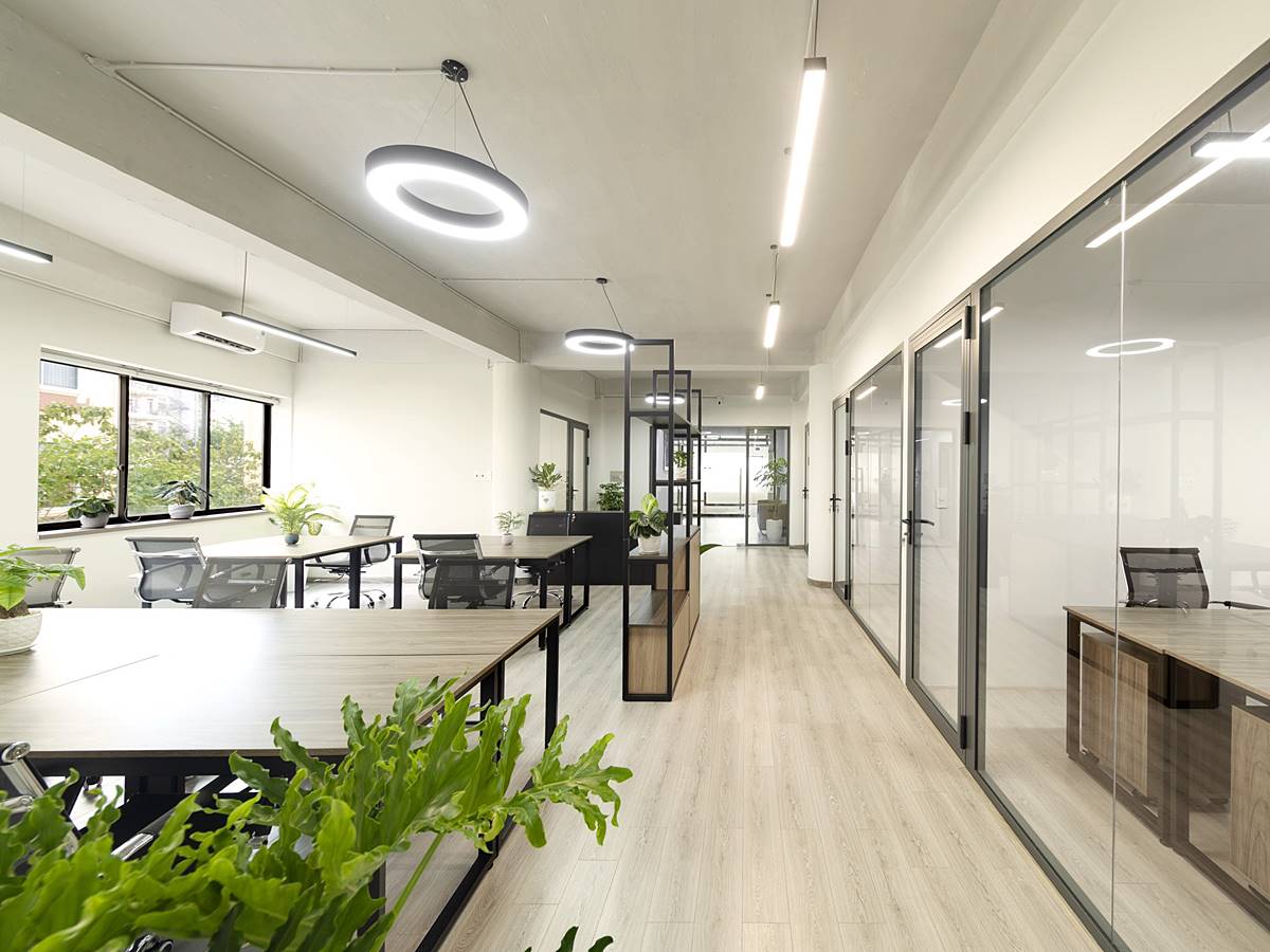 Văn phòng trọn gói tại Uniworks, 03 Ba Tháng Hai, Phường 11, Quận 10 - Vlook.vn